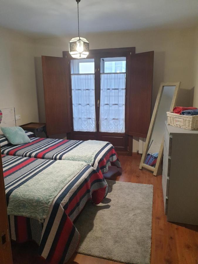 Apartamento Cine Colon Ribadeo Bagian luar foto