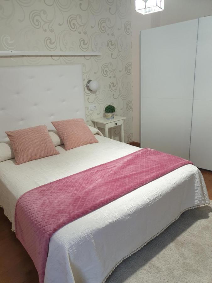 Apartamento Cine Colon Ribadeo Bagian luar foto