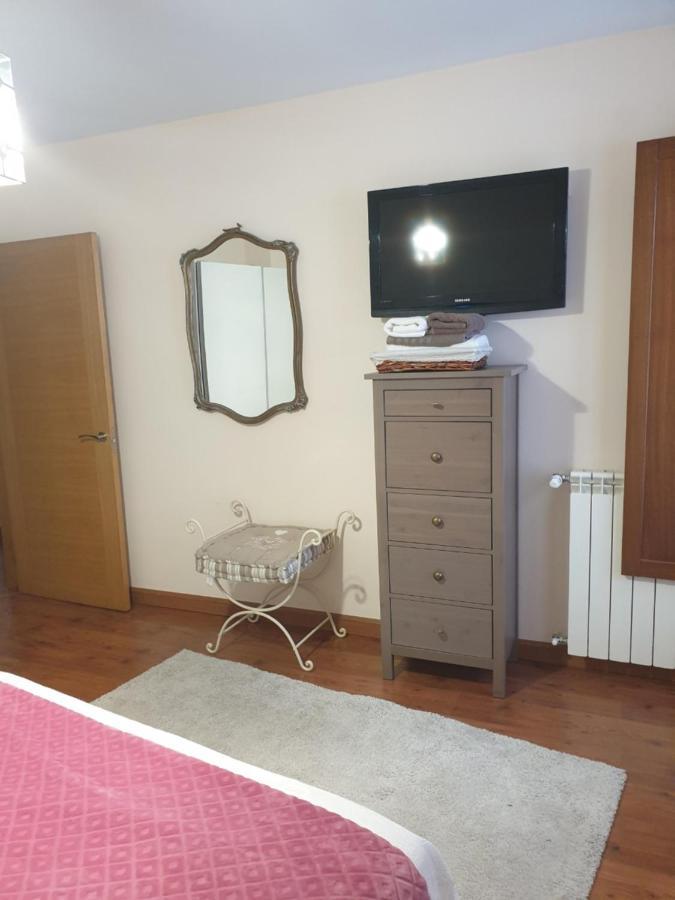 Apartamento Cine Colon Ribadeo Bagian luar foto