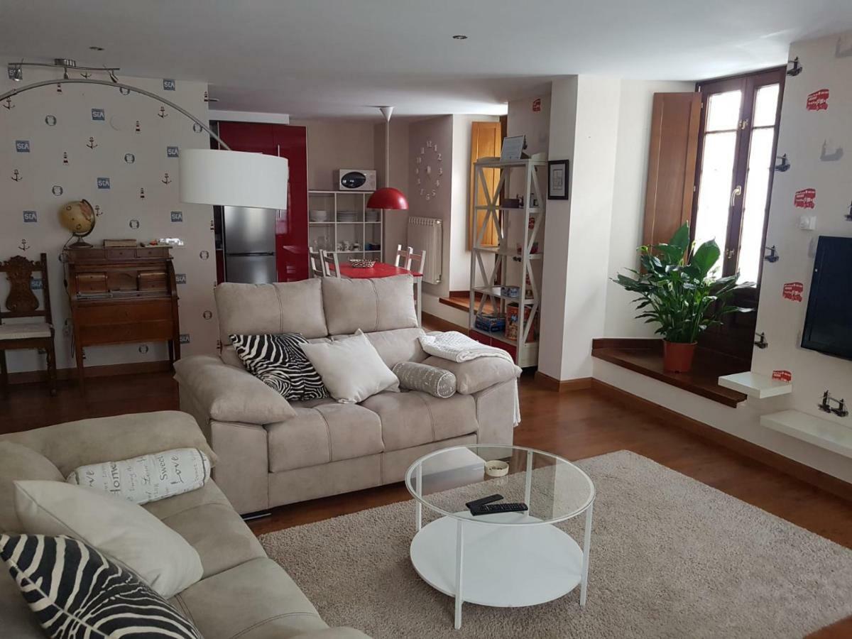 Apartamento Cine Colon Ribadeo Bagian luar foto