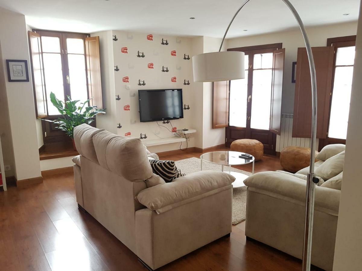Apartamento Cine Colon Ribadeo Bagian luar foto