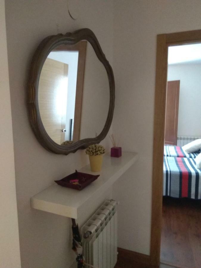 Apartamento Cine Colon Ribadeo Bagian luar foto