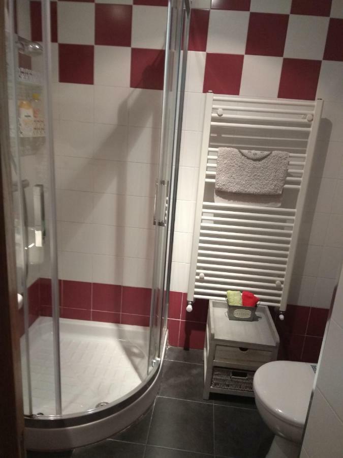 Apartamento Cine Colon Ribadeo Bagian luar foto