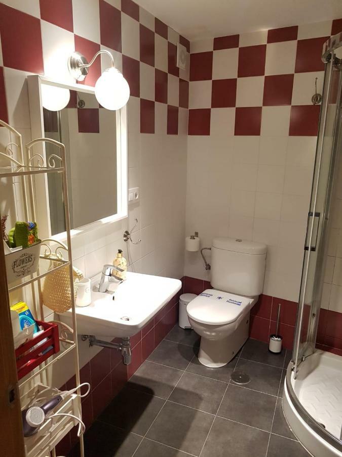 Apartamento Cine Colon Ribadeo Bagian luar foto