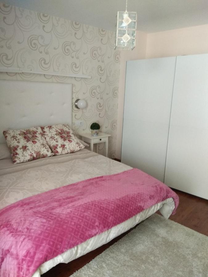 Apartamento Cine Colon Ribadeo Bagian luar foto