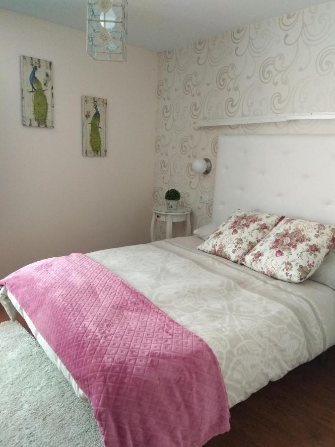 Apartamento Cine Colon Ribadeo Bagian luar foto