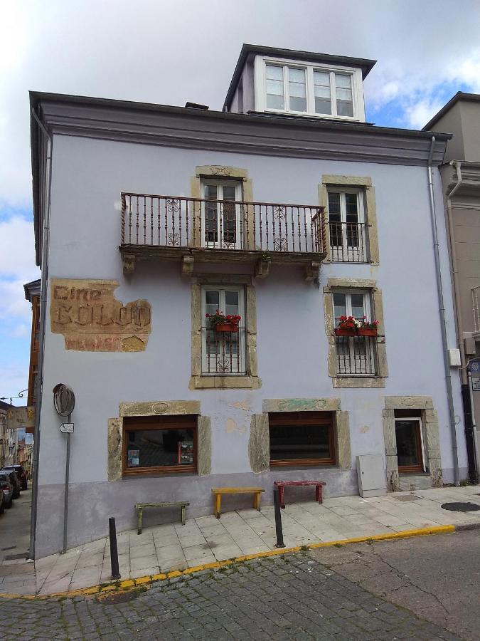 Apartamento Cine Colon Ribadeo Bagian luar foto