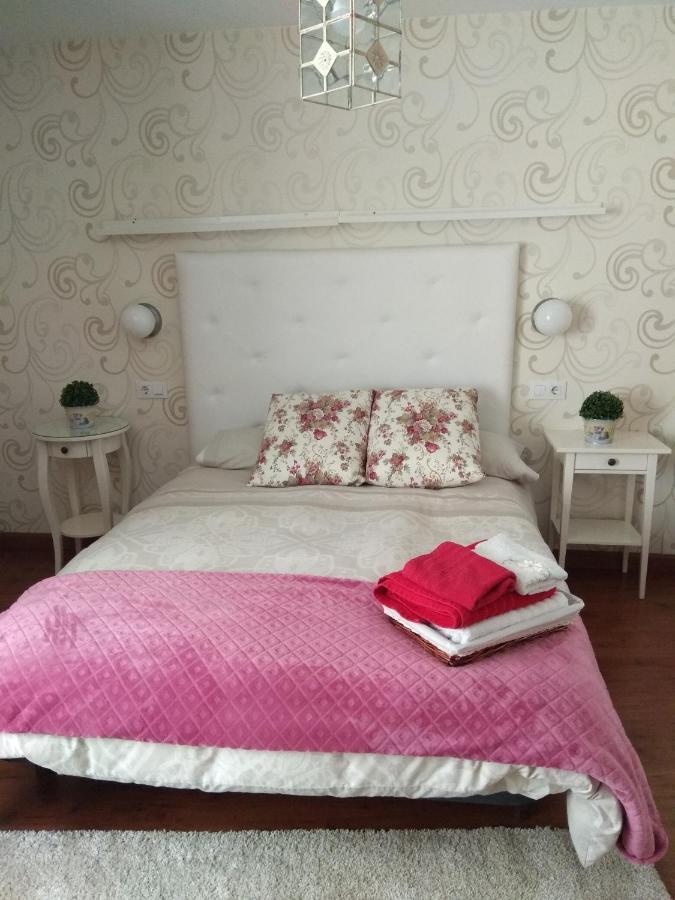 Apartamento Cine Colon Ribadeo Bagian luar foto