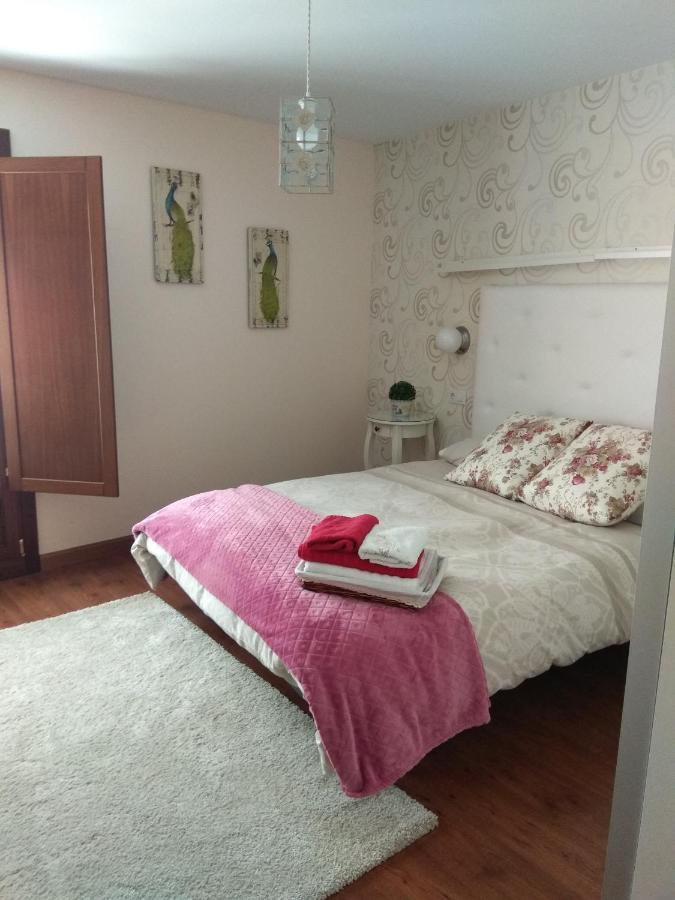 Apartamento Cine Colon Ribadeo Bagian luar foto