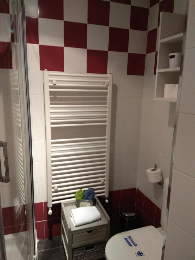 Apartamento Cine Colon Ribadeo Bagian luar foto